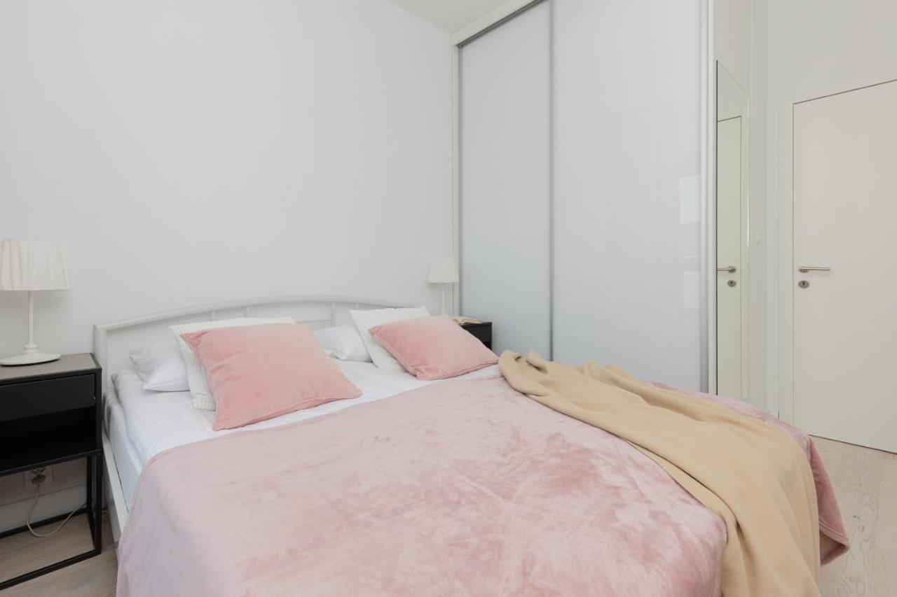 Sarmacka Apartment With Balcony Warsaw Wilanow By Noclegi Renters Eksteriør billede